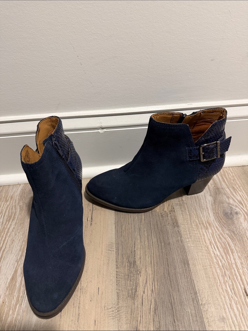 Vionic Navy Naomi Suede & Snake Ankle Booties with Buckle Detail Size 7